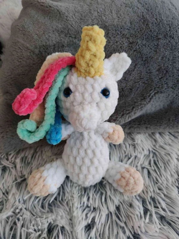 Háčkovaný jednorožec